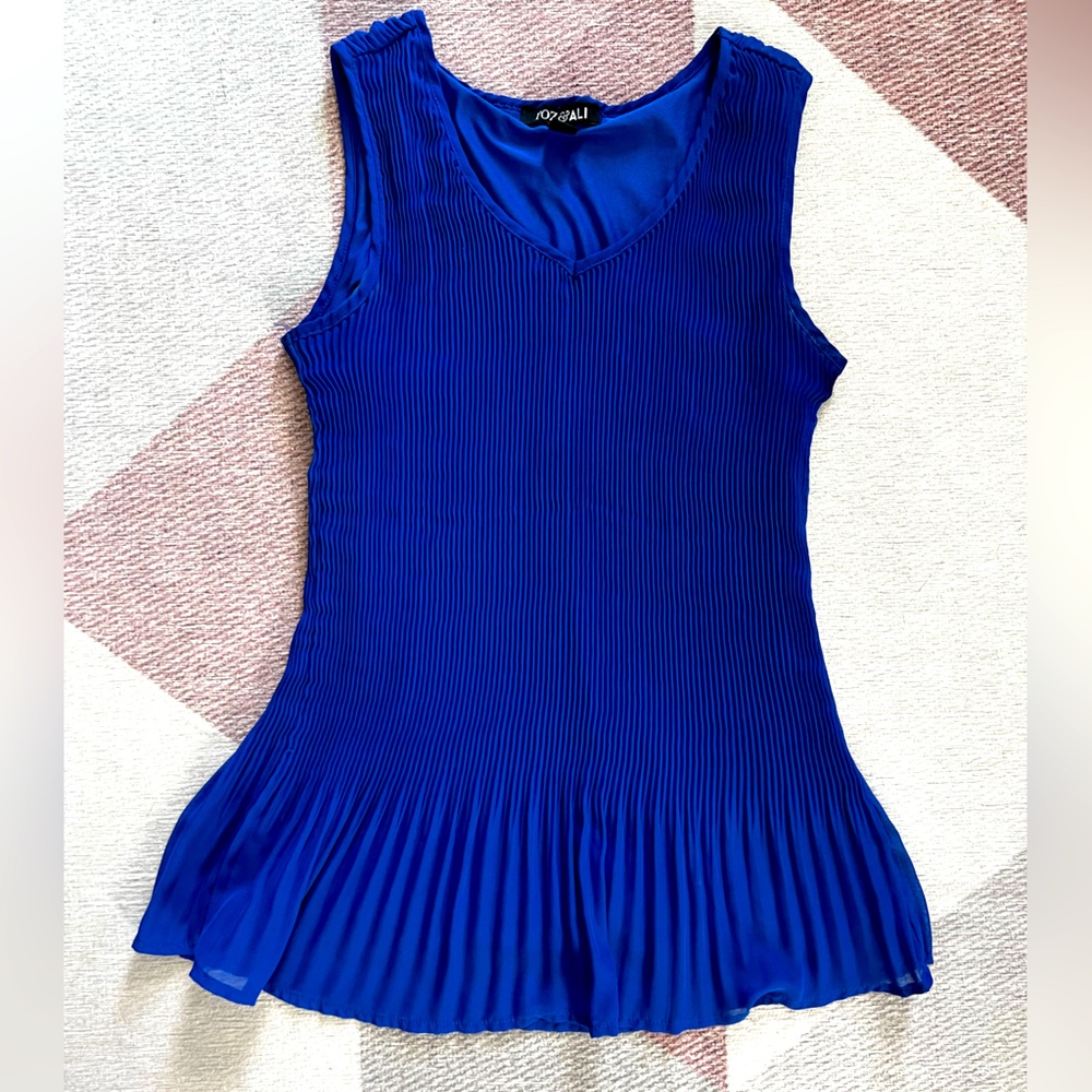 Roz & Ali pleated sleeveless blouse in Royal Blue